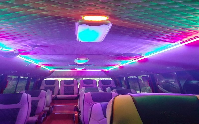 Nhà xe Quang Dũng với hệ thống đèn led nổi bật mang tới không gian sang trọng