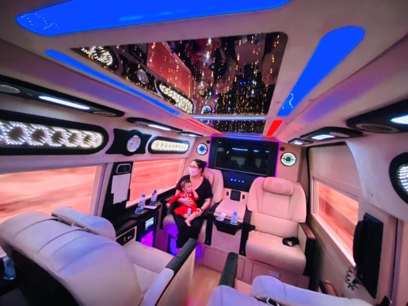 Nội thất sang trọng của xe limousine Huệ Nghĩa Tây Ninh