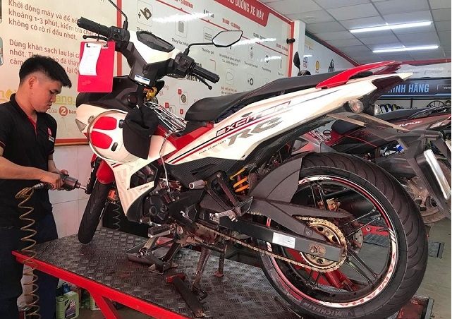 exciter bị kêu cò