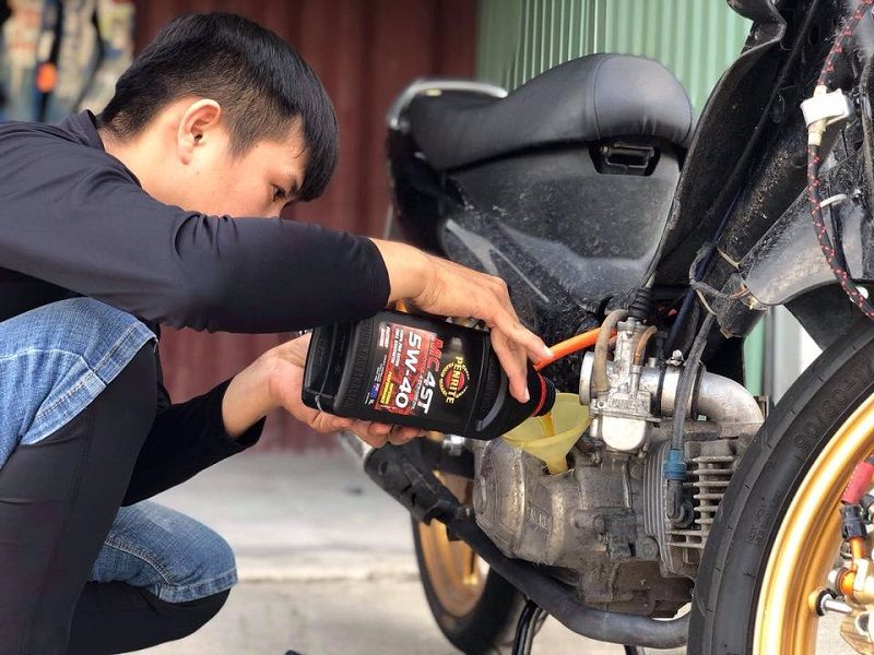 thay dầu xe máy bao nhiêu tiền