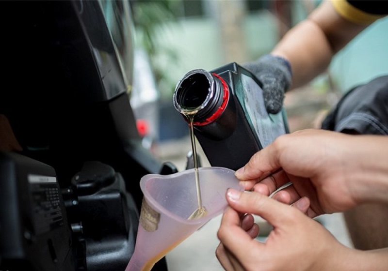 Xe tay ga bao lâu thay nhớt 1 lần? Nên chọn loại nhớt nào?